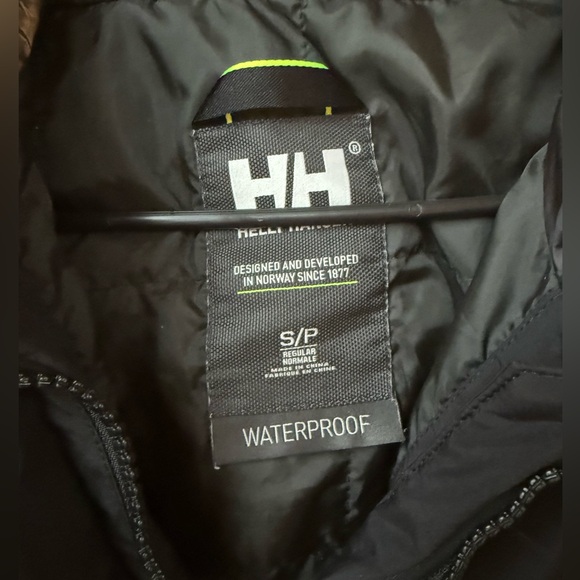 Helly Hansen Black Waterproof Jacket - Picture 2 of 3